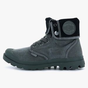 Palladium women’s baggy canvas boot, Size 7